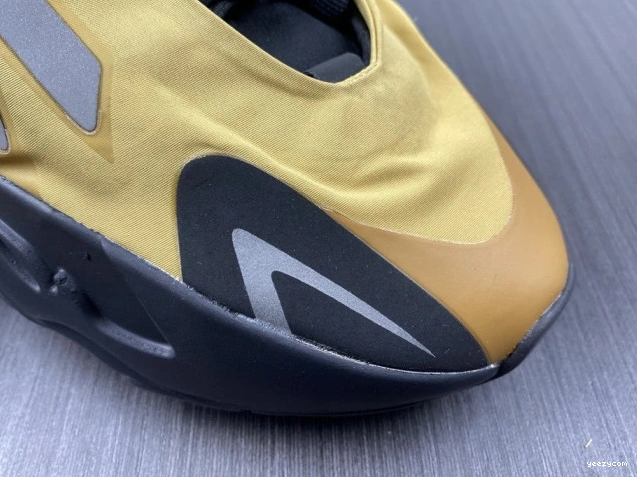 Boost Flux' MNVN GZ0717 'Honey 700 Yeezy 0917